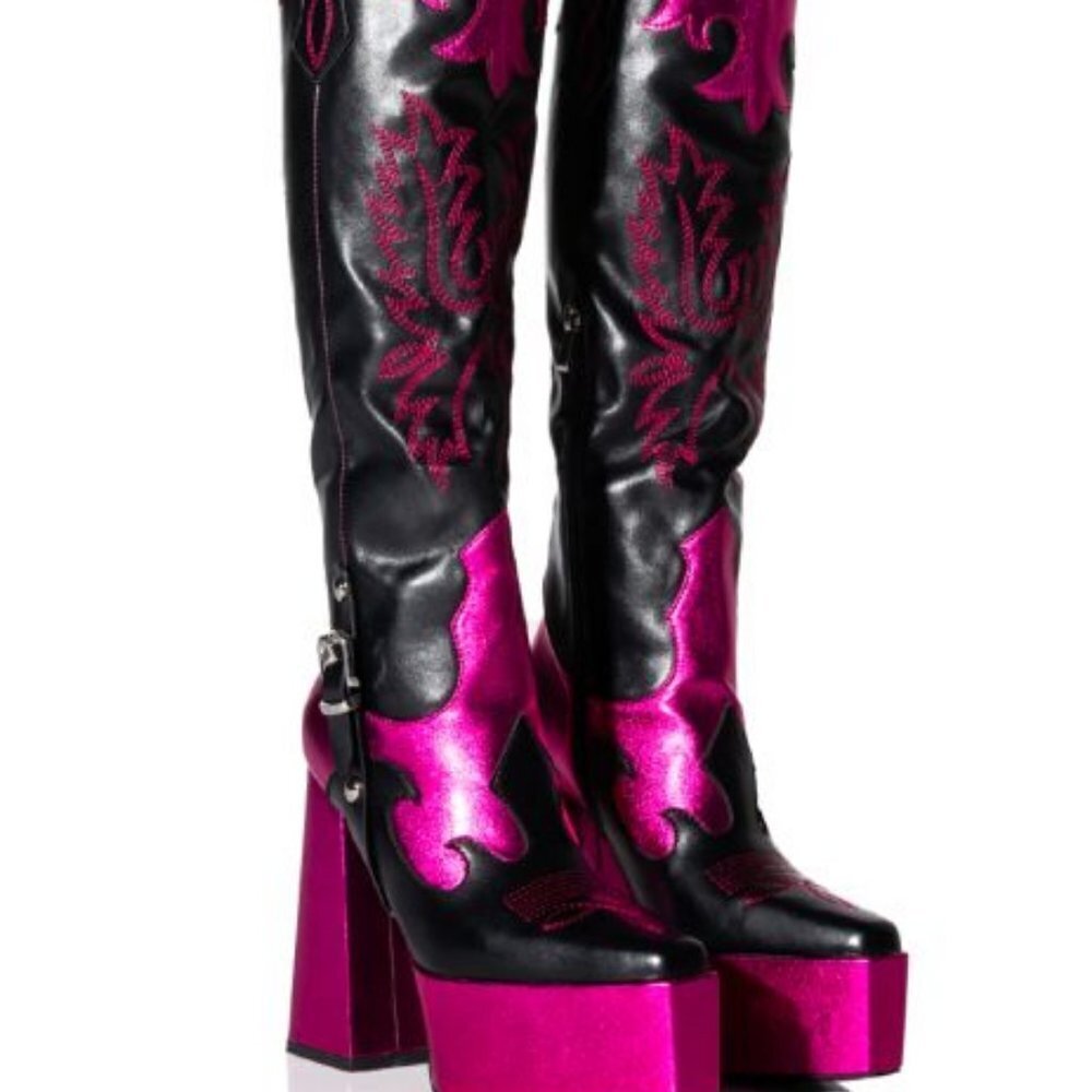 AZALEA WANG " FASHION RODEO " PLATFORM BOOT IN PINK ( BRAND NEW !!!)